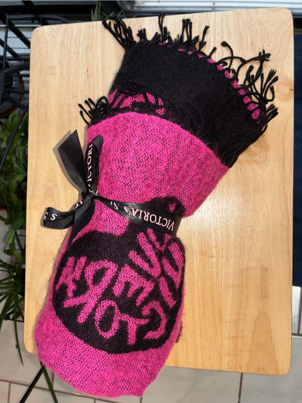 NWT Victoria’s Secret Pink & Black Logo Fringe Tassel Throw Blanket